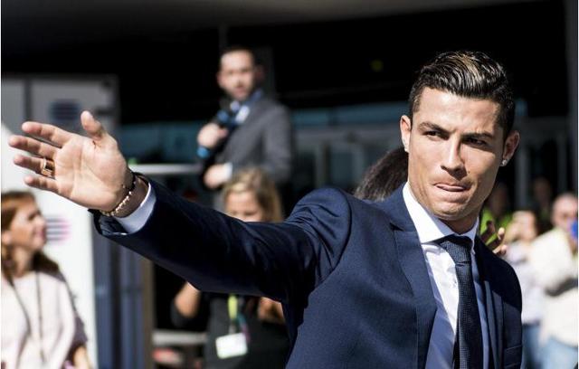 阿劳霍在巴萨已被罚下5次，本世纪仅次于皮克、莫塔和马克斯（阿劳霍在巴萨已5次染红，本世纪仅逊皮克、莫塔与马克斯）