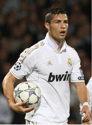 卡什：莱万就该当波兰队长，普罗别日撤他袖标真的很奇怪（卡什：莱万理应担任波兰队长，普罗别日撤袖标令人费解）