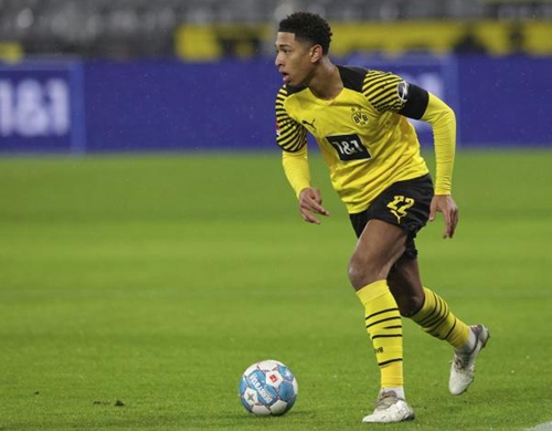 欧冠积分榜：拜仁、阿森纳、国米全胜领跑，下轮前二直接对话（欧冠榜单：拜仁、阿森纳、国米以全胜占据榜首，下轮前二正面交锋）