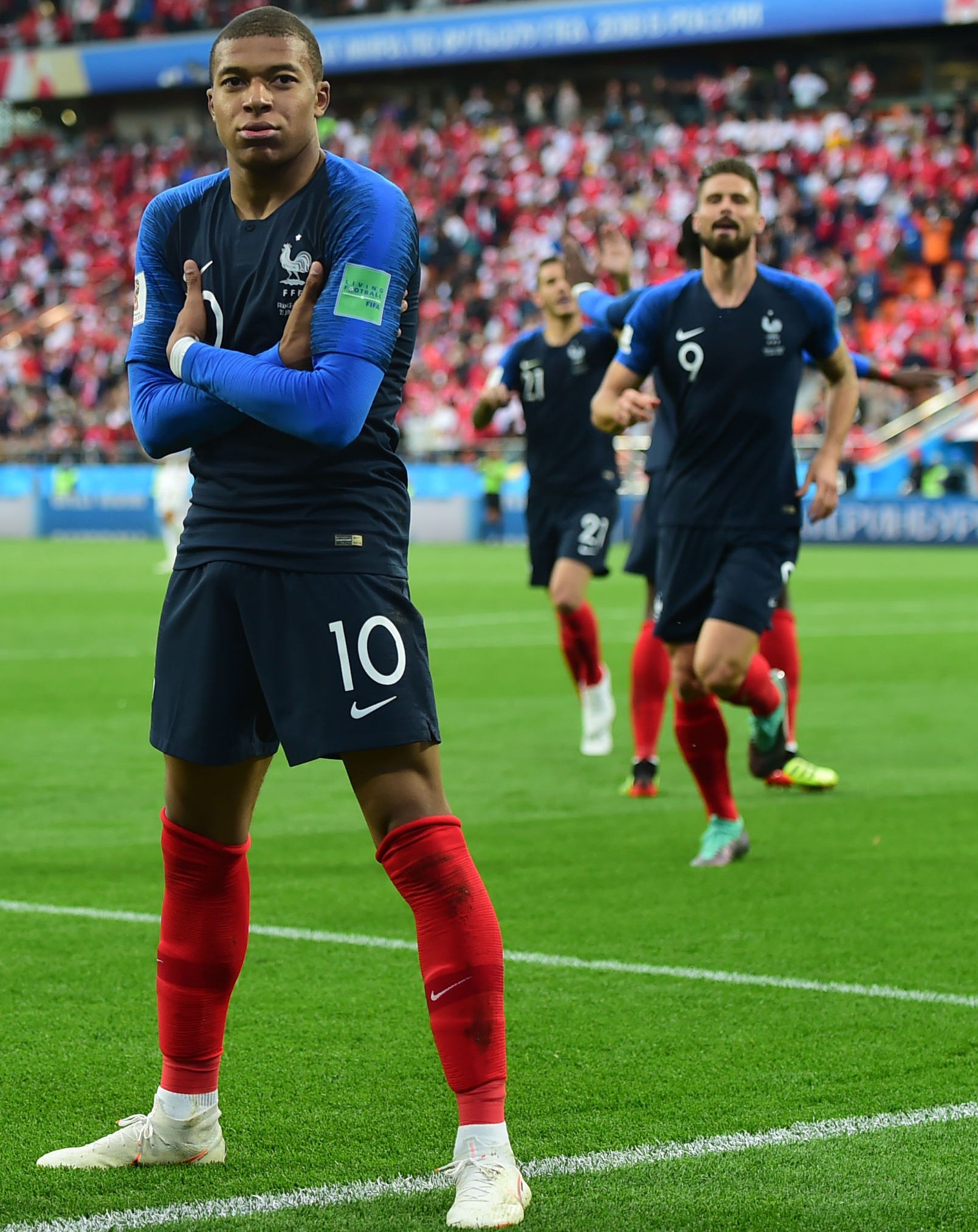 蓝黑门柱再塑？国米考量门将未来布局，解析维卡里奥方案（国米谋划门将线新布局：维卡里奥方案全解析）