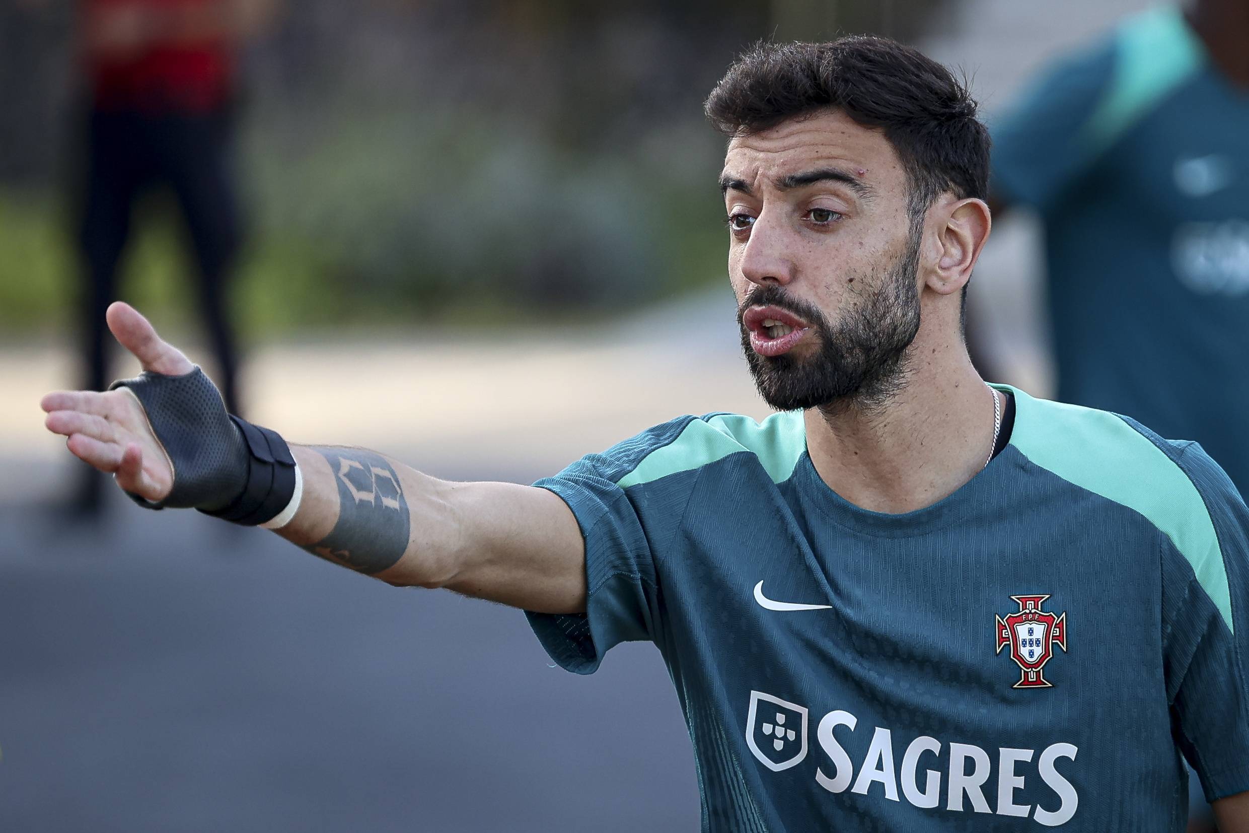 体坛联播｜梅西夺取美职联冠军，萨拉赫炮轰斯洛特（体坛快报丨梅西加冕美职联，萨拉赫抨击斯洛特）