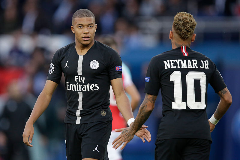 胡荷韬：现在膝盖还有很多问题；已不把自己看作年轻球员了（胡荷韬直言膝盖问题尚多，已不再将自己归为年轻球员）