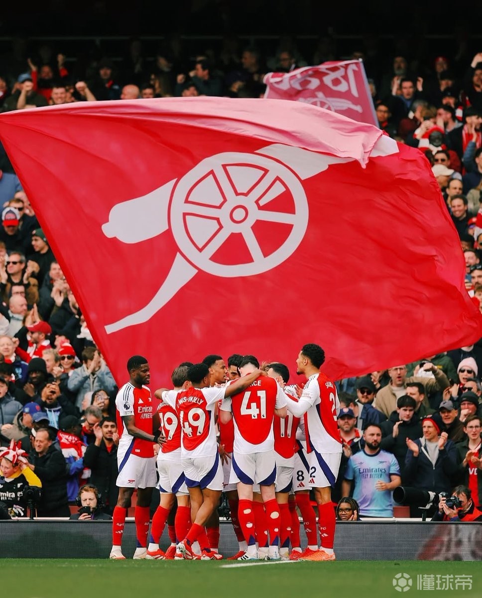 记者：弗里克已向巴萨提夏窗要求，他想要左脚中卫+边锋+9号（记者称弗里克已向巴萨提出夏窗引援清单：希望补强左脚中卫、边锋和9号位）