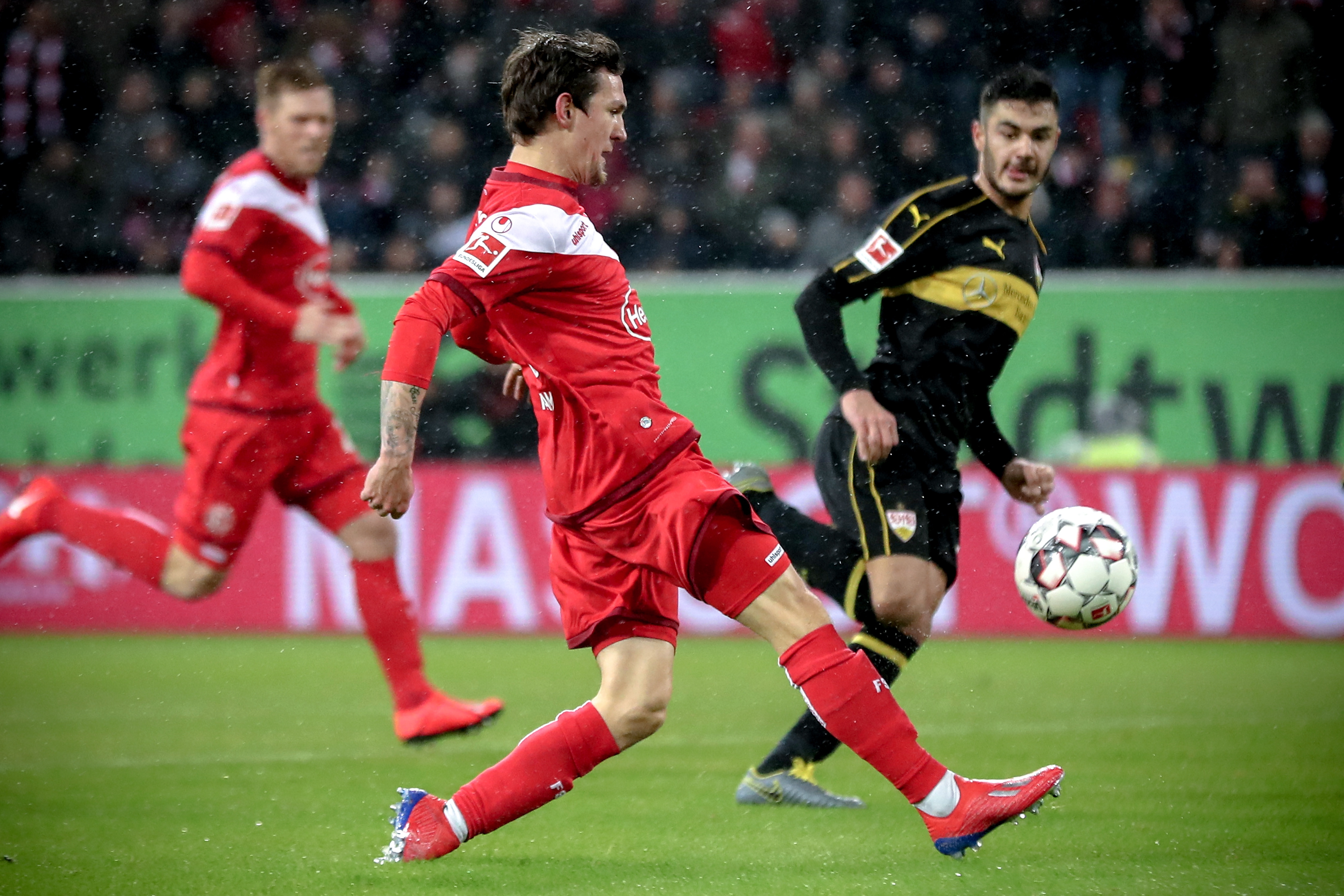 非媒：奥斯梅恩被换下后非常愤怒，拒绝和主帅切莱握手（非洲媒体：奥斯梅恩被换下怒气难消，拒与主帅切莱握手）