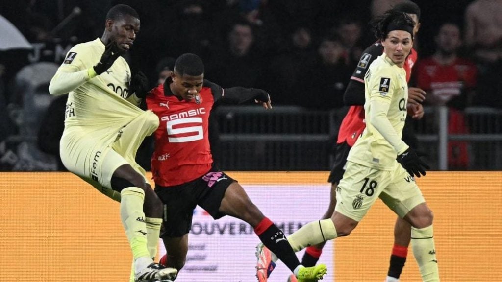 喀麦隆非洲杯大名单：姆伯莫领衔，巴索戈在列，奥纳纳无缘（喀麦隆非洲杯名单官宣：姆伯莫压阵，巴索戈入选，奥纳纳落选）