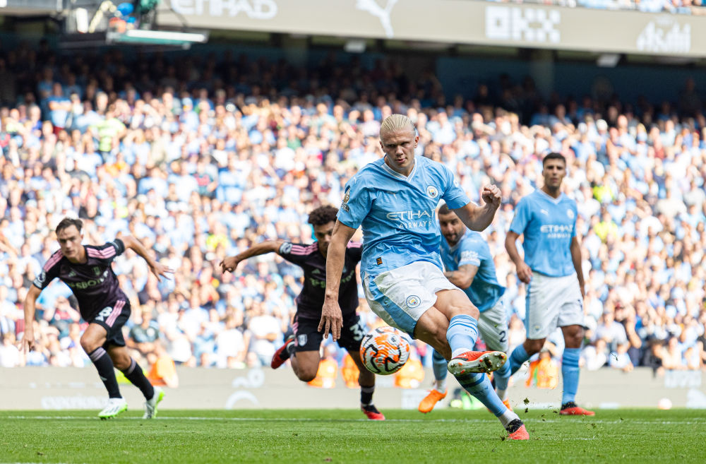 在上海旅游的奇塔迪尼重返海港俱乐部，拜访昔日教练和队友（游沪期间，奇塔迪尼回到海港俱乐部看望旧帅旧友）
