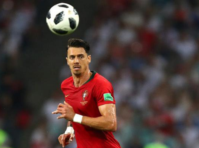 安东尼：我们的目标是进入欧联杯决赛，梦想再披巴西队战袍（安东尼：剑指欧联杯决赛，盼重披巴西战袍）