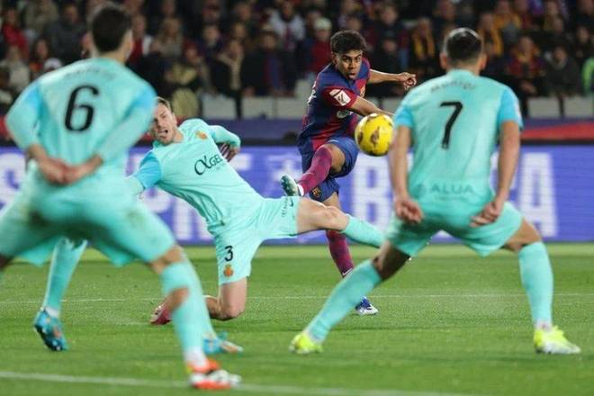 曼联主帅承受巨大压力（曼联主帅面临沉重压力）